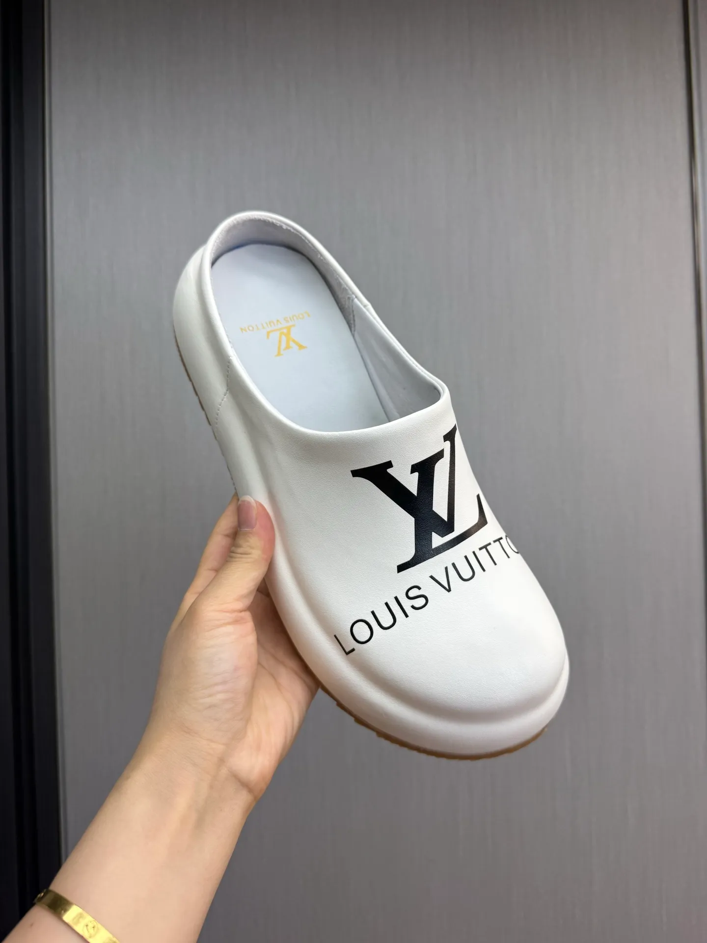 Men's shoes 💰480💰 Lv men's slippers 🩴38-45 size 45 46 🉑️Customized! Full leather slippers: cowhide on the outside, sheepskin on the inside ✅Original outsole⬆️